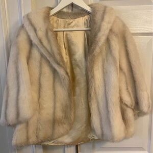 Vintage Regina Glenara by Glenoit Faux Fur Cape (one size)